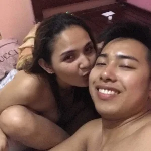 Pinasaya sa kama si GF JB