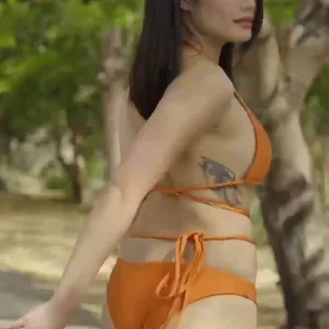 Bikini video ni Nicolle