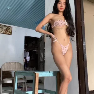 Sexy bikini ni Nicole