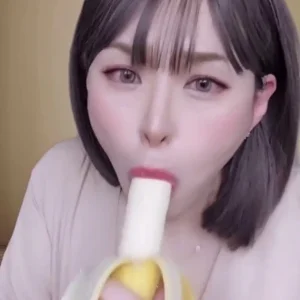 eating banana