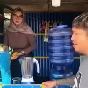 EPORNER.COM - [Qpo4yslLy1Y] Windaa cann penjual jus buah tobrut colmek (360).mp4