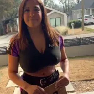Xvideos_big_boobed_delivery_slut_proves_she_knows_how_to_handle_your_package_hardcore_blowjob_...mp4