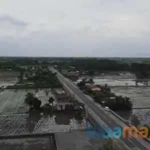 EPORNER.COM - [BeBHiQuRmSW] Podcast berujung gangbang (360).mp4